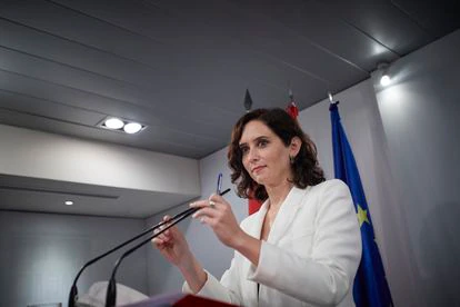 La presidenta de la Comunidad de Madrid, Isabel Díaz Ayuso, durante la rueda de prensa posterior a su reunión con Pedro Sánchez en La Moncloa.
