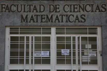 La Universidad Complutense de Madrid, vacía por la pandemia, en abril de 2020. 