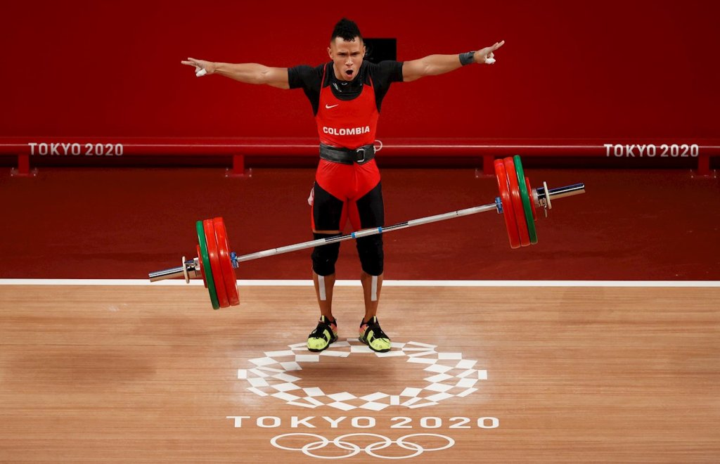 Luis Javier Mosquera Colombia levantamiento de pesas 67 kg