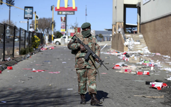 Europa lamenta las muertes en las protestas de Sudáfrica; apoya al Gobierno para restablecer la paz
