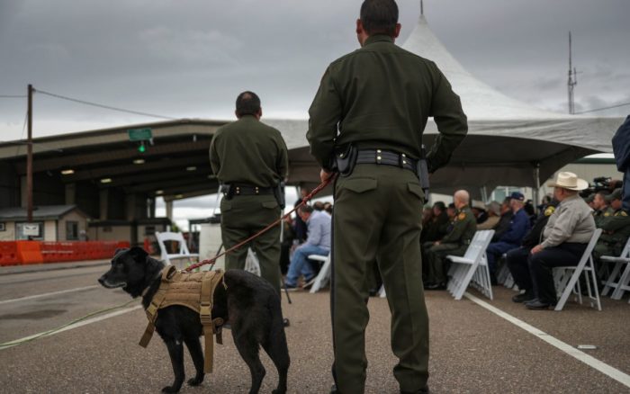 Gobierno de Biden busca bloquear orden de Texas que frena la entrada de migrantes