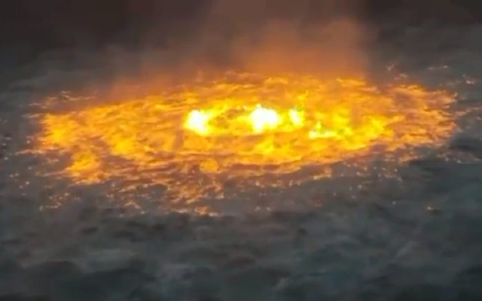 Incendio en ducto marino de Pemex genera críticas internacionales | Video