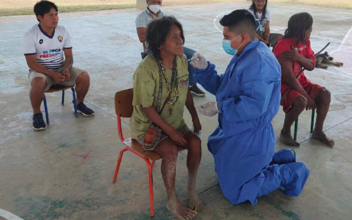Indígenas Waorani reciben vacuna anti-Covid en la selva amazónica | Video