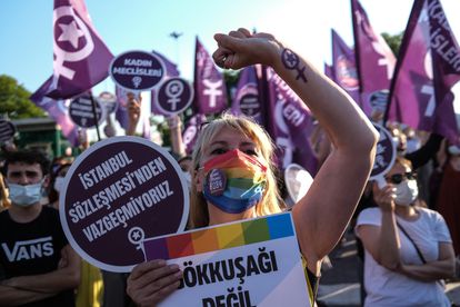 Manifestación el pasado domingo en Estambul contra la retirada turca del convenio europeo contra la violencia machista.