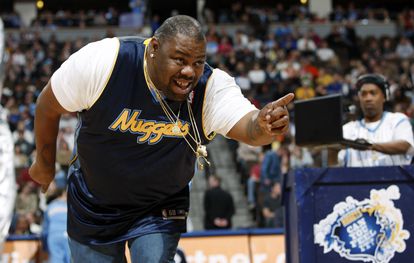Biz Markie, en 2009, actúa en el intermedio de un partido de baloncesto de los Denver Nuggets.