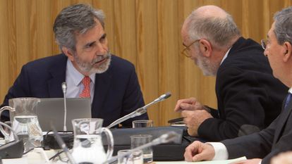 El presidente del Tribunal Supremo y del Consejo General del Poder Judicial (CGPJ), Carlos Lesmes, durante una reunión de la comisión permanente y del pleno del CGPJ.