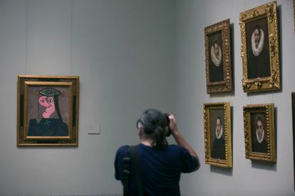 El 'picasso', en su colocación definitiva en el Museo del Prado, junto a los retratos del Greco.