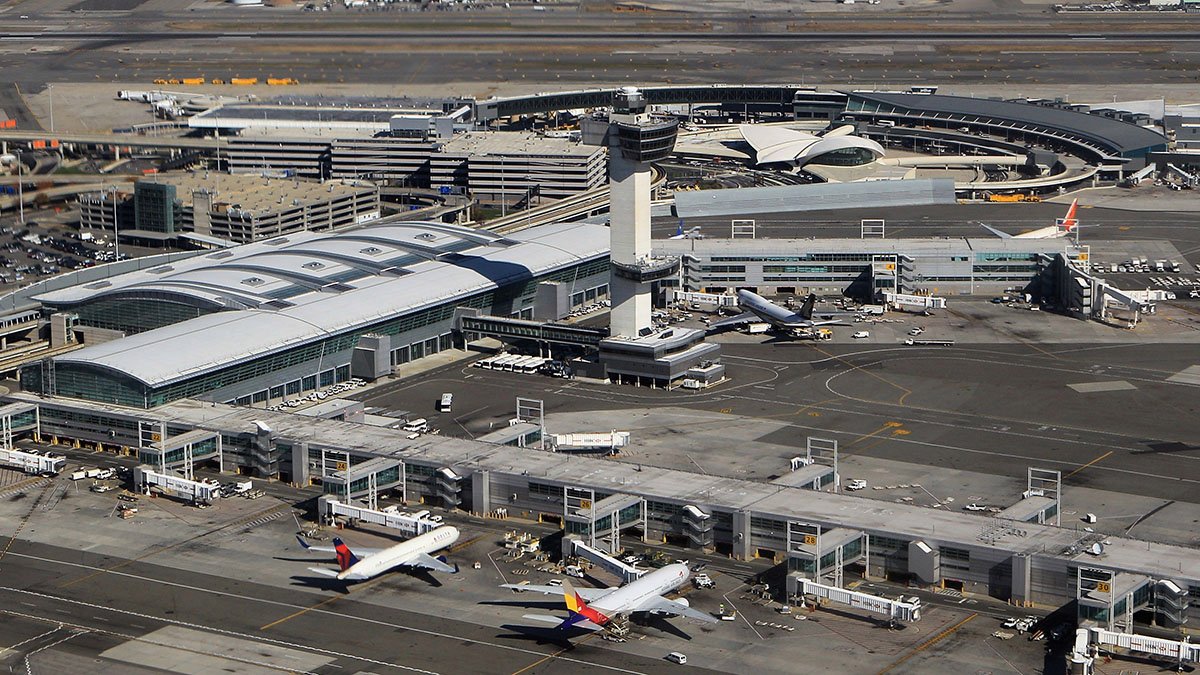 Retrasos en cientos de vuelos en el aeropuerto JFK de NY por una fuga de agua