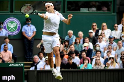 Federer golpea en suspensión, el sábado en la central.