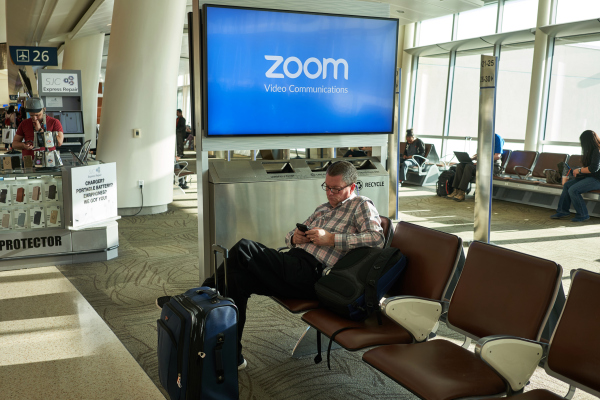 Zoom compra la empresa de centro de llamadas en la nube Five9 por $ 14.7 mil millones