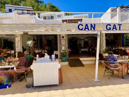 Restaurante Can Gat, en la cala de Sant Vicent. J.C. CAPEL