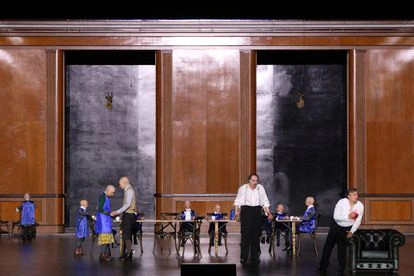 Muñecos, maniquíes andantes, Kurwenal (Wolfgang Koch) y Tristán (Jonas Kaufmann) en el tercer acto de la ópera.