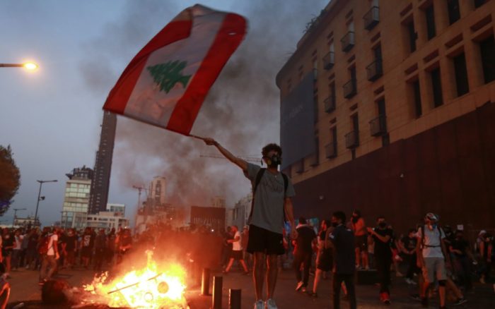 Líbano | Decenas de heridos en protestas por aniversario de explosiones en Beirut