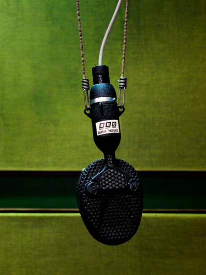 Micrófono en un estudio en Bush House, sede del Servicio Mundial de la BBC entre 1941 y 2012 