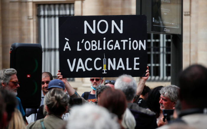 En Francia, manifestantes salen nuevamente a las calles en protesta contra normas de pase sanitario | Video