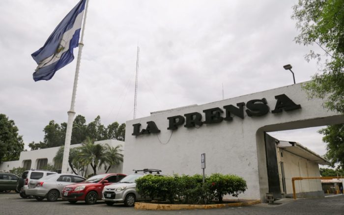 Policía de Nicaragua allana instalaciones del diario La Prensa | Videos