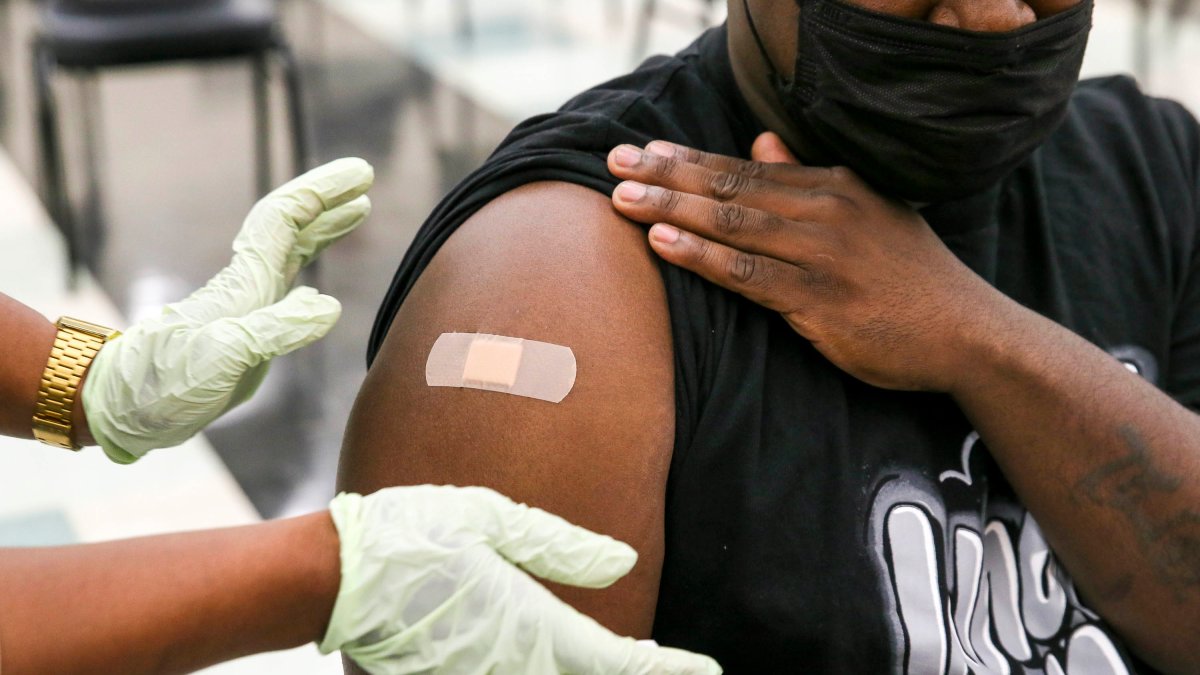 Mayoría de nuevas infecciones por COVID-19 están ocurriendo entre los no vacunados