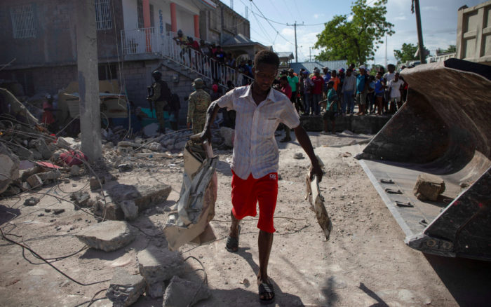 Médicos y personal humanitario llegan a la zona del sismo en Haití antes del arribo de tormenta Grace