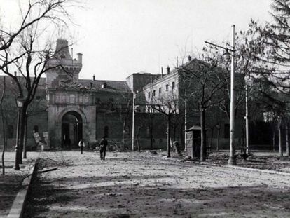 Entrada de la antigua cárcel Modelo de Madrid, frente a la cual se erigió un patíbulo donde fue ejecutada Higinia Balaguer en 1890.