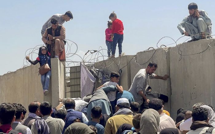 Afganistán: Al menos 20 muertos en el aeropuerto Kabul desde el inicio de las evacuaciones