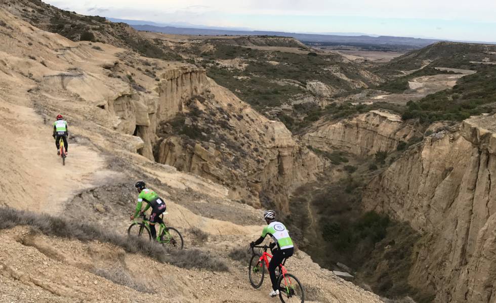 Ruta de cicloturismo en el barranco de Escorihuela, en Los Monegros.