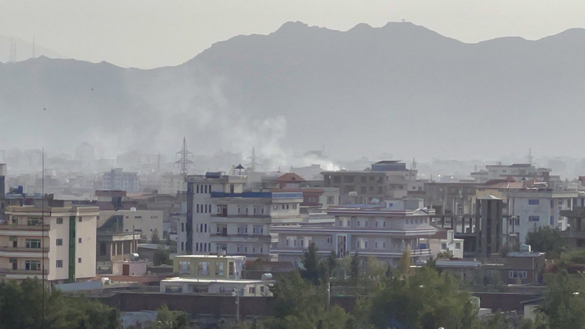 Varios cohetes caen cerca del aeropuerto de Kabul, a solo horas de la retirada de EEUU