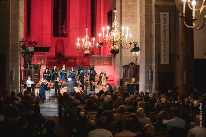 El grupo La Divina Armonia durante su concierto ofrecido el domingo por la noche en la Pieterskerk de Utrecht.