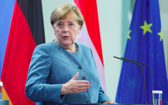 Merkel se despide como líder fiable a ojos de la comunidad internacional: Sondeo