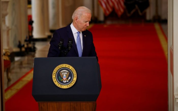 Biden asume ‘la responsabilidad’ por la salida de tropas estadounidenses de Afganistán