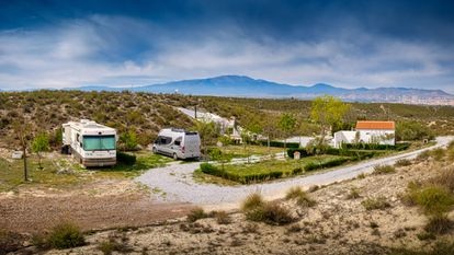 Camping 'Cuevas Andalucía', en Baza (Granada)