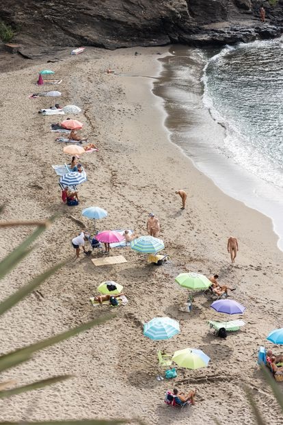 Vista de la playa naturista de Benalmádena, Benalnatura, este jueves.