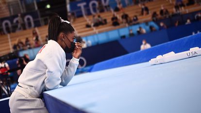 La gimnasta Simone Biles, durante la final del equipo femenino de gimnasia artística en los Juegos Olímpicos.