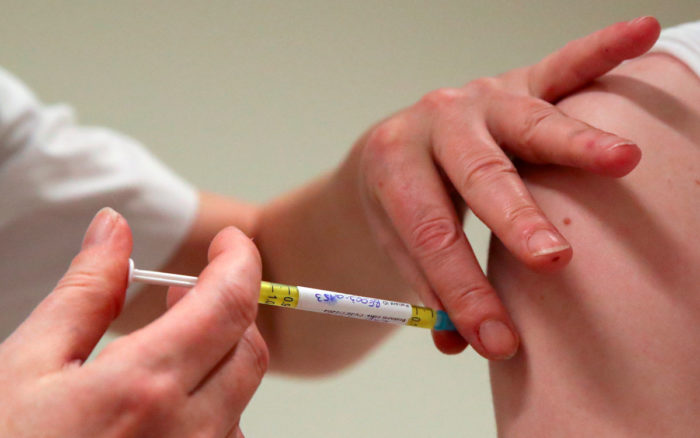 Interpol lanza alerta global por grupos que buscan estafar a gobiernos con vacunas anti-Covid falsas