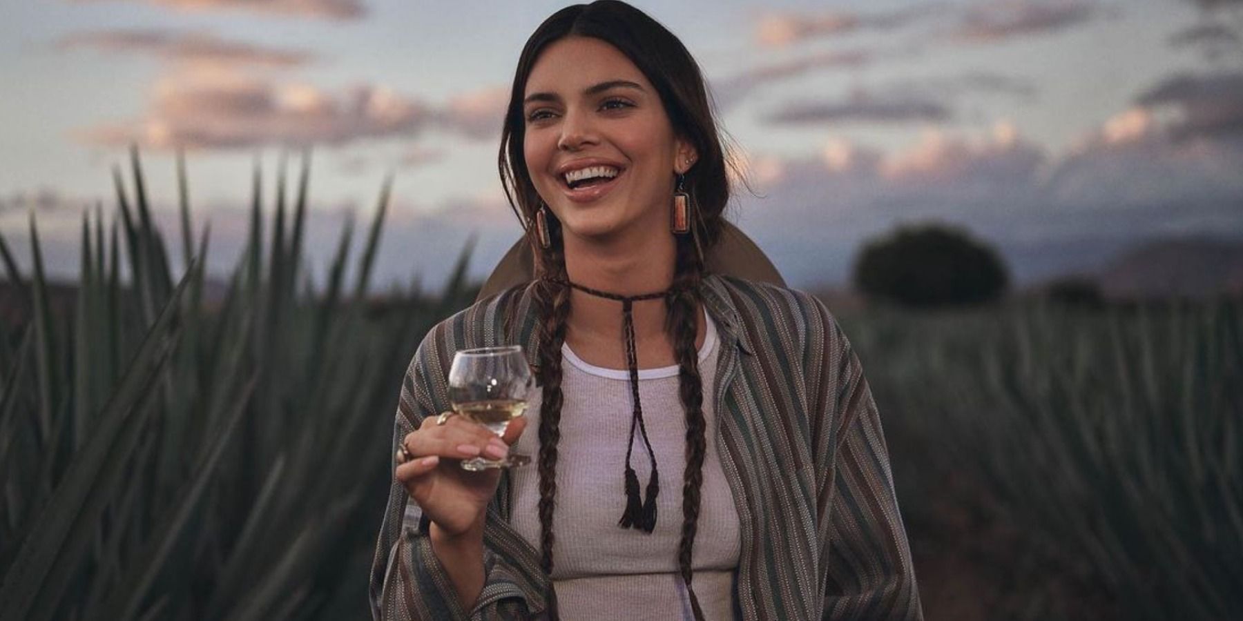 KUWTK: Kendall Jenner recibe una propina de $ 100 mientras sirve su tequila en el bar
