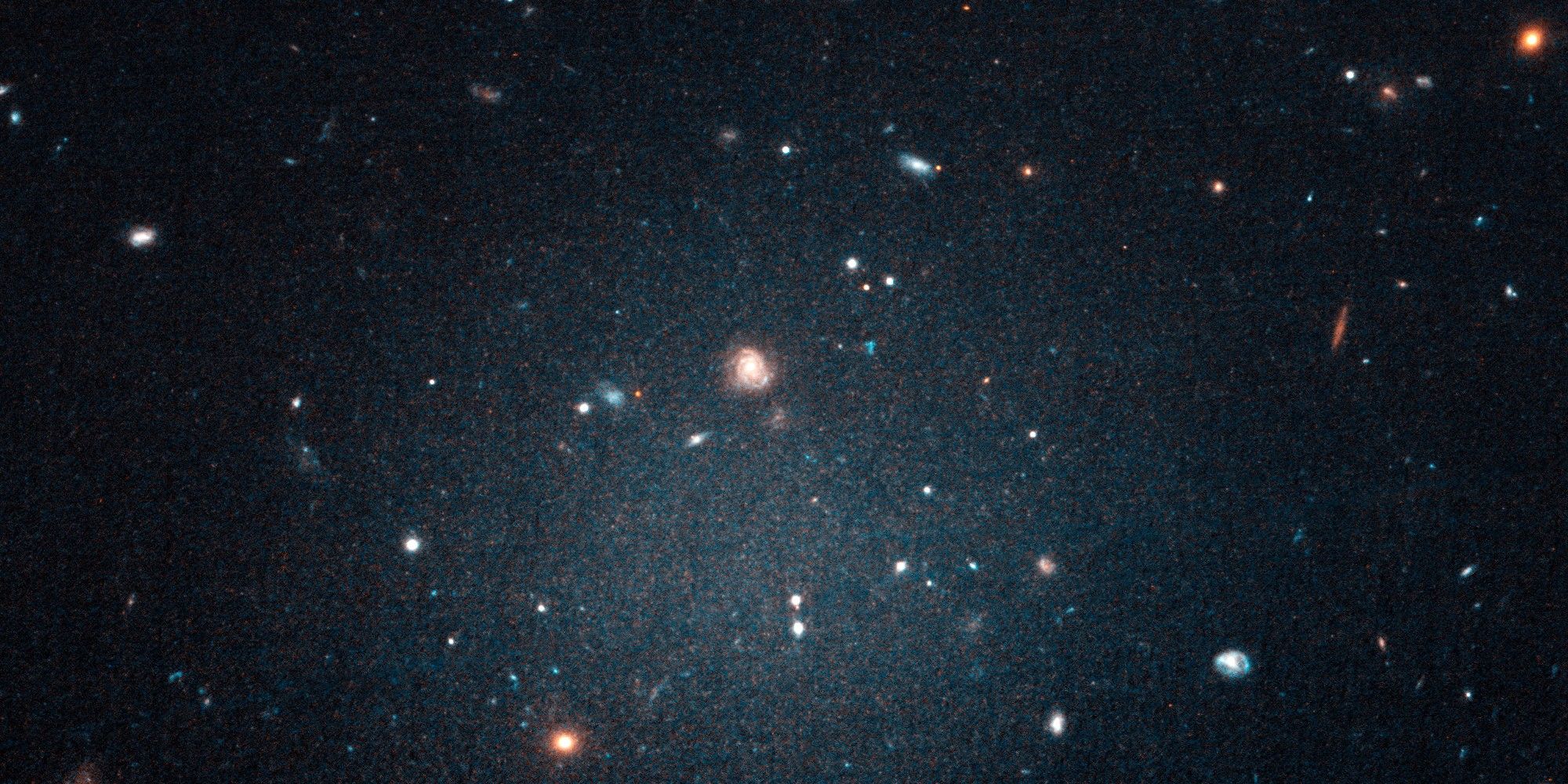 La NASA descubre una galaxia fantasma que cambia lo que sabemos sobre la materia oscura
