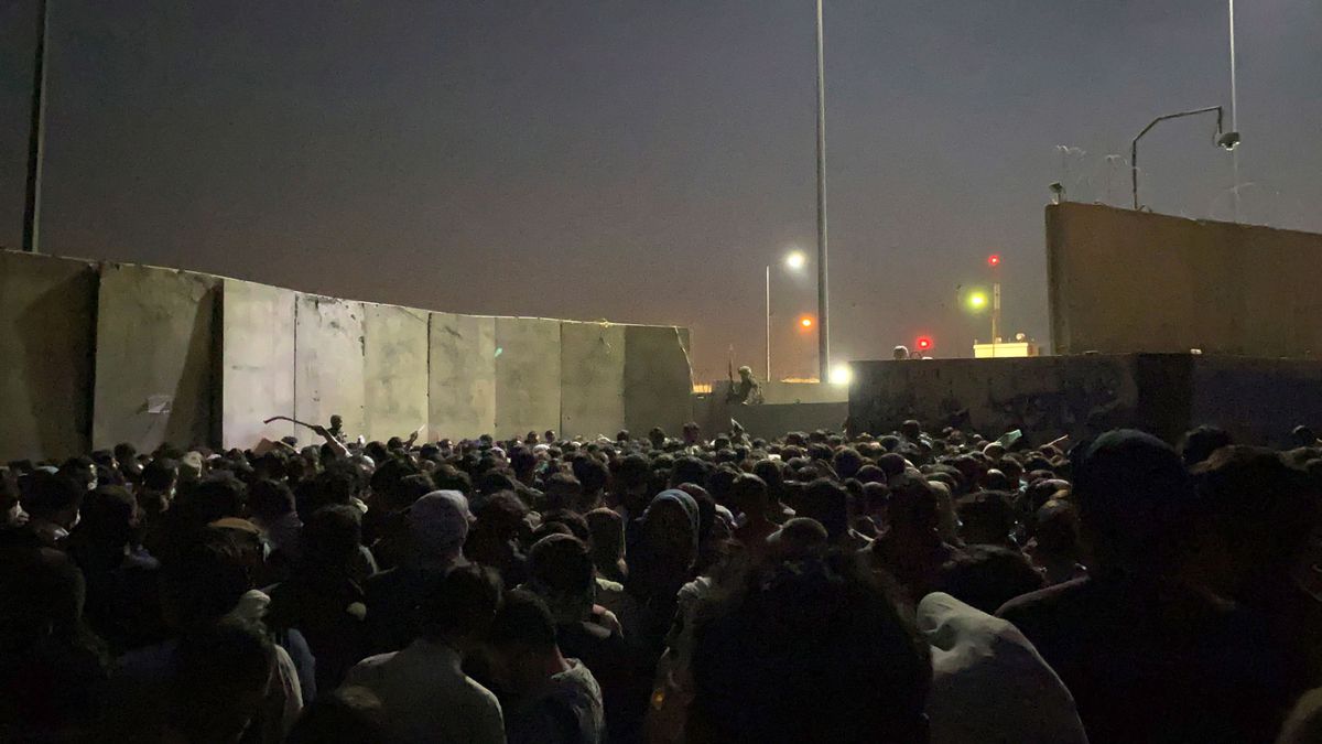 La desesperación cunde en el aeródromo de Kabul