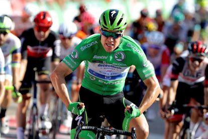 Jakobsen se hace increíble Hulk para celebrar su tercera victoria en la Vuelta.