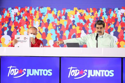 Maduro remodela su gabinete días después de comenzar el diálogo con la oposición en México