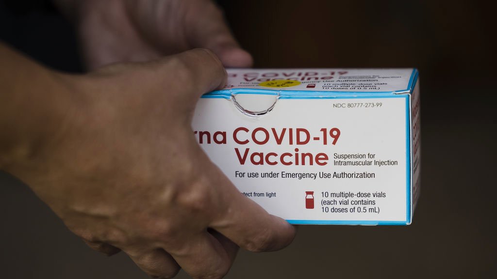 Moderna: quienes recibieron las dos dosis de su vacuna necesitarán una tercera