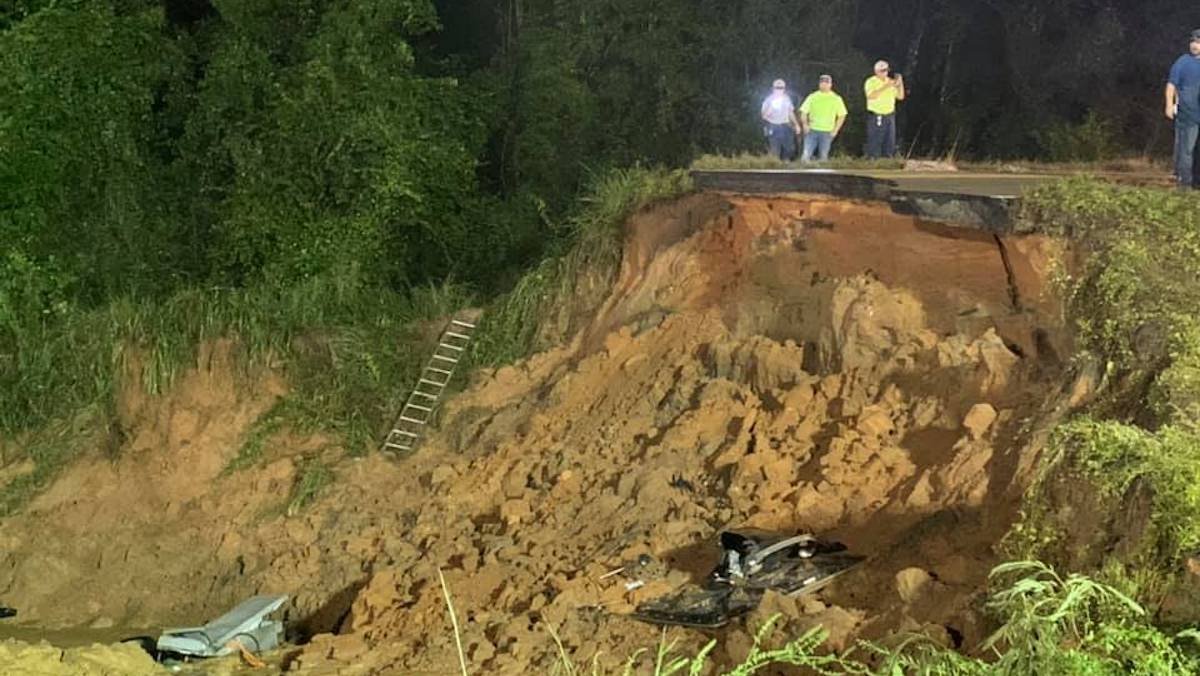 Se los tragó la tierra: muertos y heridos al colapsar carretera tras el paso del huracán Ida