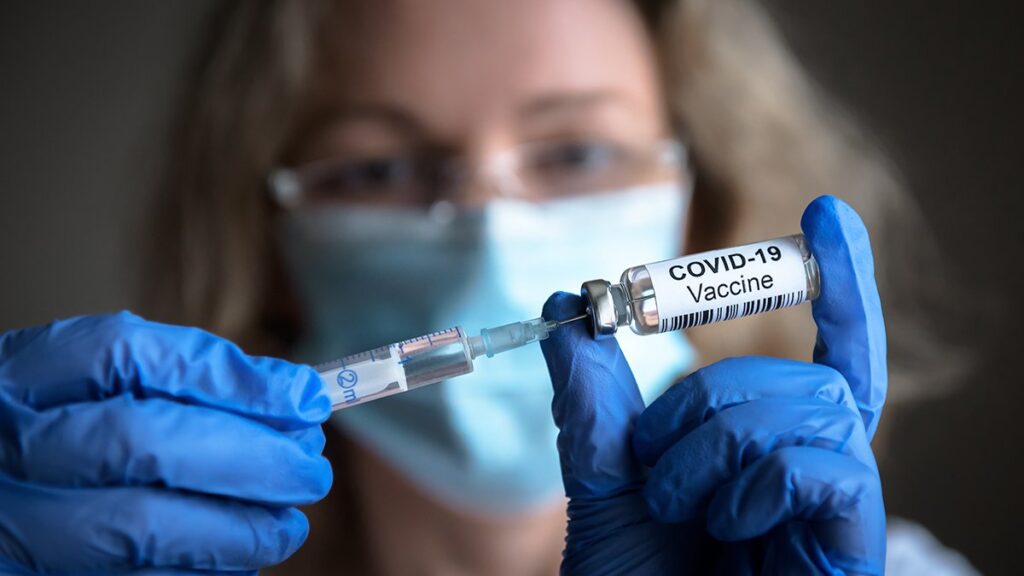 Tercera dosis de la vacuna contra COVID-19: quiénes califican para recibirla
