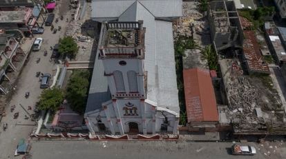 La iglesia del Sagrado Corazón de Los Cayos fue una de las que sufrió daños considerables en el terremoto del 14 de agosto.