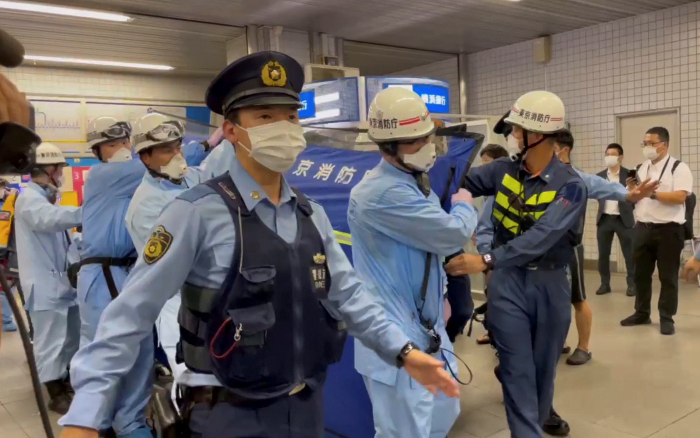 Un hombre acuchilla a 10 personas en un tren urbano de Tokio