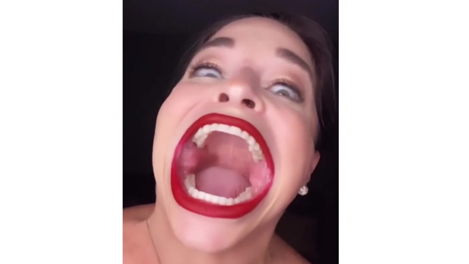 Una joven estadounidense consigue el Récord Guinnes de la “boca más grande del mundo”