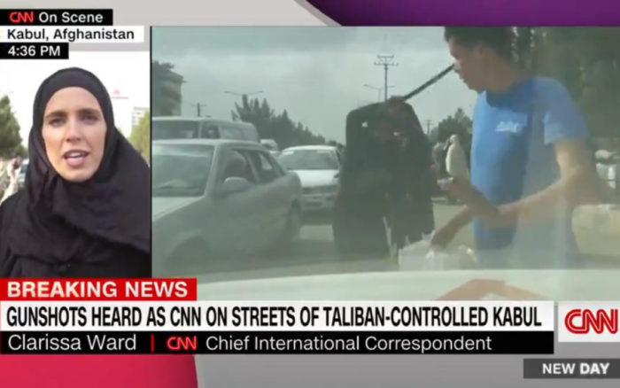 ‘Tuvimos que intervenir y gritar’, talibán intenta atacar al equipo de Clarissa Ward de CNN | Video