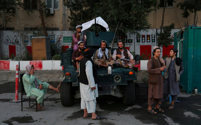 Talibanes anunciarían nuevo gobierno en Afganistán en medio de turbulencia económica