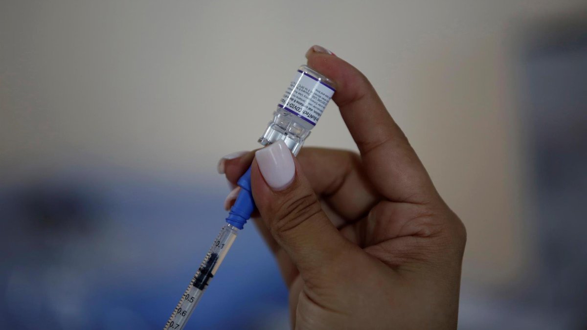 Estudio: las vacunas contra el COVID-19 reducen en más del 70% las hospitalizaciones