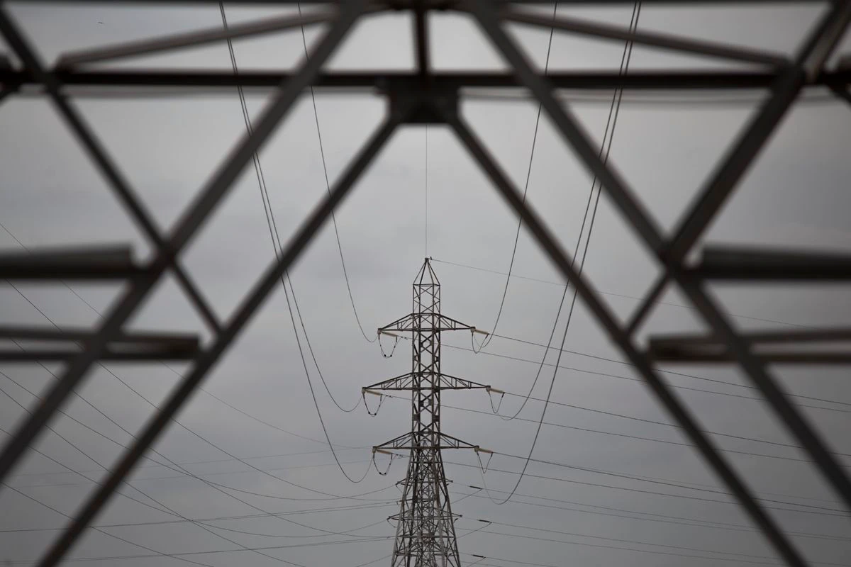 El precio de la luz se relaja por tercer día seguido, pero marca el domingo más caro de la historia