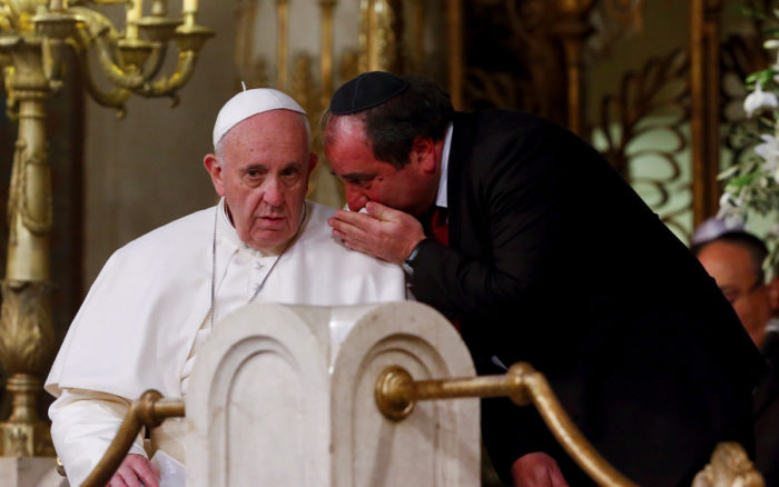 Papa responde a críticas israelíes por comentarios sobre ley judía