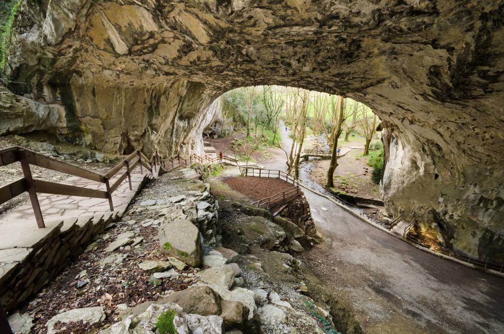 Interior de las cuevas de Zugarramurdi, lugar de encuentro de brujas durante la Edad Media en Navarra.